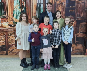 “Узнала много нового о себе”: приемная мама семерых детей рассказала о радостях и трудностях большой семьи